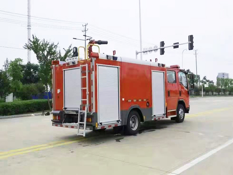 國(guó)六3.5噸五十鈴700P泡沫消防車