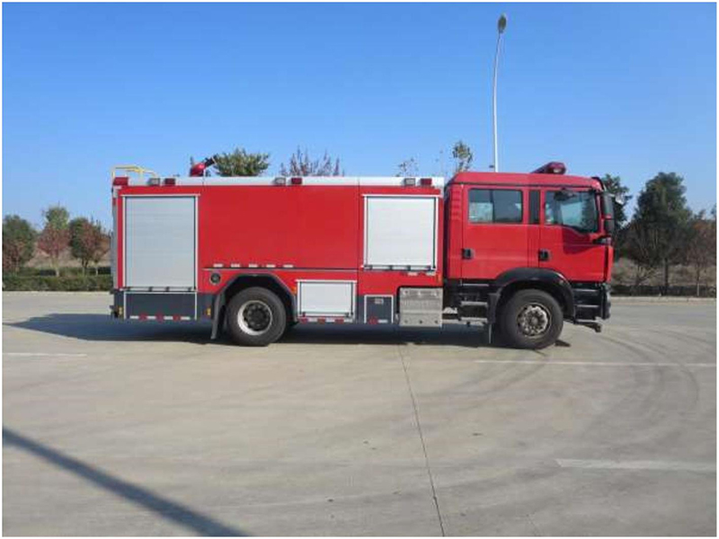 國六8噸汕德卡水罐消防車